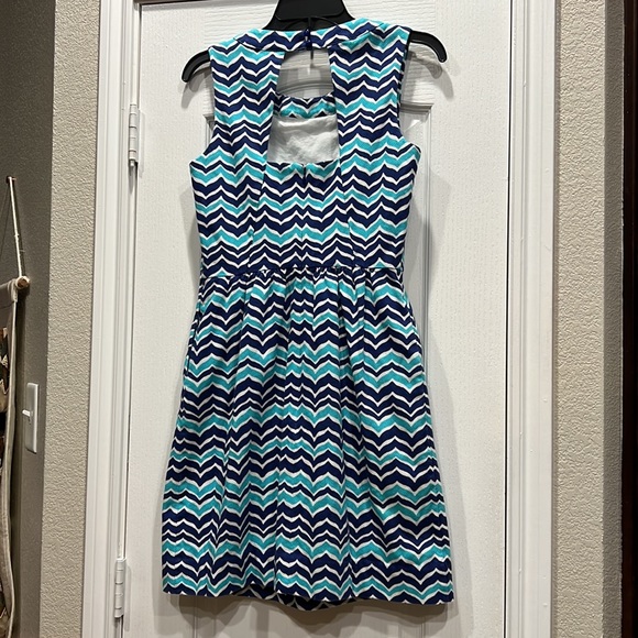 Vineyard Vines Whale Tale Chevron Dress Size 4 - Picture 3 of 7